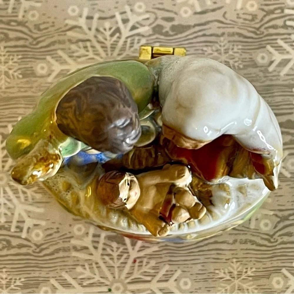 Blessed Family Nativity Lusterware Trinket Pill Box EUC